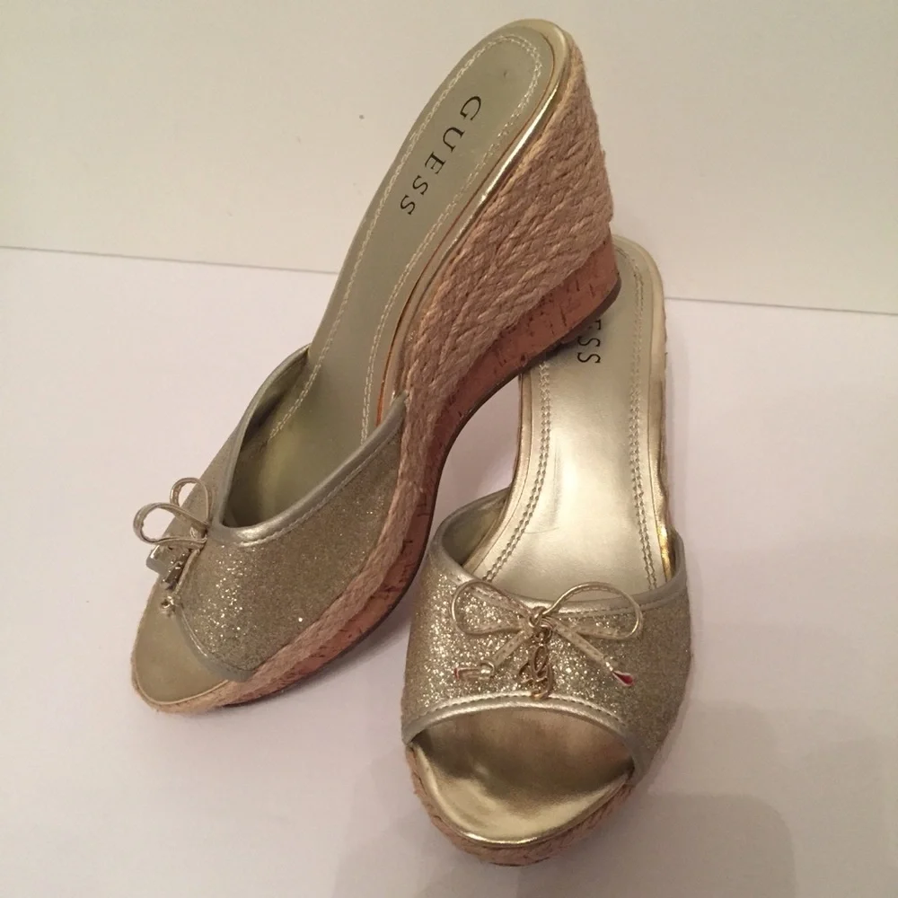GUESS SHOES WEDGE PLATFORM SLIDES SANDALS GOLD GLITTER ROPE SIDES Size 7.5